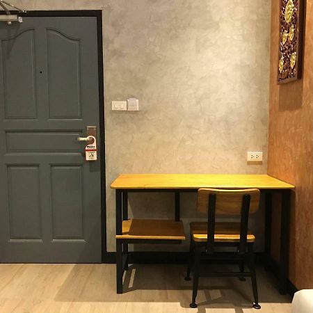 Center Point Plaza Hostel Bangkok Exterior photo