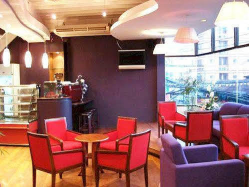 Center Point Plaza Hostel Bangkok Exterior photo